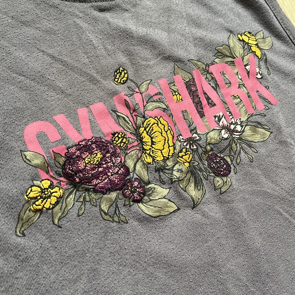 Gymshark crop top shirt Gray Floral embroidered Graphic Sleeveless Workout S - Picture 2 of 5
